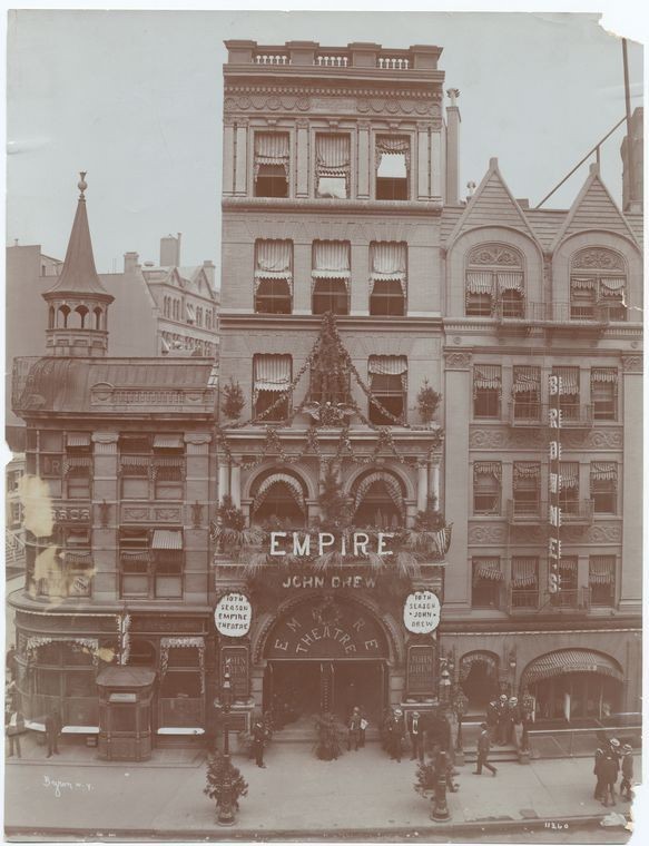 Foto antica dell'Empire Theatre di New York